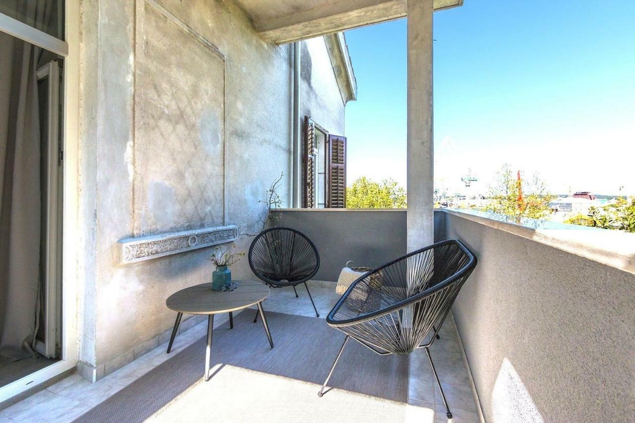 *** Lounge Terrace Apartment With The Harbour View / City Centre *** Pula Buitenkant foto